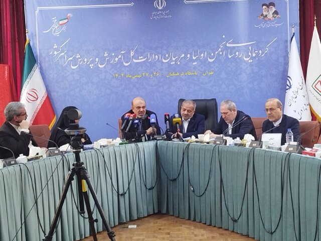 شکاف بین نسلی بزرگترین مسئله برای تربیت/ طرح ارتقای نظام آموزشی در مجلس