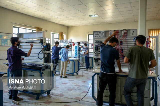 آموزش با تجهیزات قدیمی در هنرستان‌های کرج