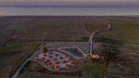 پروژه پارک کودک ساحلی نوکنده که با برآورد هزینه ای بالغ بر 6 میلیارد و 275 میلیون ریال و از محل اعتبارات عمرانی استان گلستان قرار بود در سال ١٣٩٧ خاتمه یابد به دلیل پسروی آب و فاصله حدود یک کیلومتری نسبت به ساحل مورد توجه گردشگران قرار نگرفت و بطور کل رها شده است.