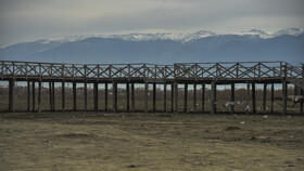به گفته کارشناسان ساحل بندر ترکمن طی سالهای اخیر ٣٠ الی ۴٠ سانتیمتر برای هر سال با کاهش عمق آب روبرو بوده است.