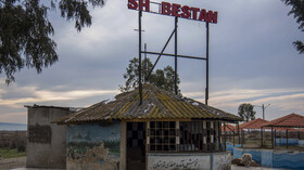 کسب و کارهای تعطیل شده در ساحل گلوگاه استان مازندران به علت پسروی آب خلیج گرگان