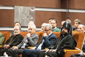  اسقف آرداوازد شارویان،  پیشوای مذهبی ارامنه اصفهان و جنوب ایران در دیدار حجت‌الاسلام غلامحسین محسنی اژه‌ای با اقشار مختلف مردم