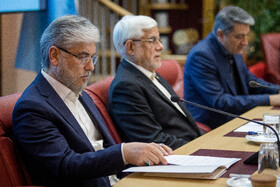  محمدرضا عارف، معاون اول رئیس جمهور و حسین سیمایی صراف، وزیر علوم در اختتامیه جشنواره بین‌المللی خوارزمی