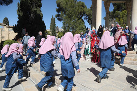 در حاشیه حضور وزیر اموزش و پرورش درمجموعه تاریخی حافظیه و اجتماع گسترده دانش‌آموزان شیرازی و اجرای سرود همگانی