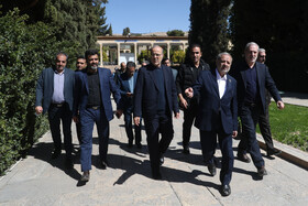 حضور وزیر اموزش و پرورش درمجموعه تاریخی حافظیه و اجتماع گسترده دانش‌آموزان شیرازی و اجرای سرود همگانی