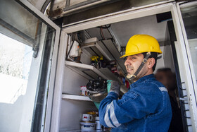 شناسایی کنتور برق غیر مجاز در یکی از دکه های اطراف خیابان در ساری