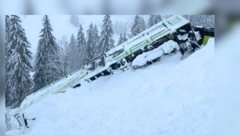 عکس تزئینی است خروج قطار مسافربری از ریل در جنوب غرب سوئیس