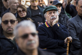 بهزاد فراهانی، بازیگر در مراسم تشییع پیکر «عنایت بخشی»