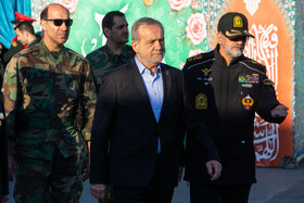 مسعود پزشکیان، رئیس جمهور و احمدرضا رادان، فرمانده فراجا در مراسم دانش آموختگی دانشگاه علوم انتظامی