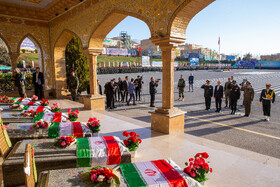 ادای احترام به شهدای نیروی انتظامی در حاشیه مراسم دانش آموختگی دانشگاه علوم انتظامی