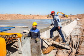 بازدید خبرنگاران از تصفیه خانه فاضلاب در حال ساخت پردیسان، مسکن مهر و ملی قم