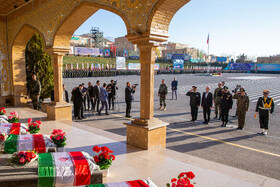 ادای احترام به شهدای نیروی انتظامی در حاشیه مراسم دانش آموختگی دانشگاه علوم انتظامی
