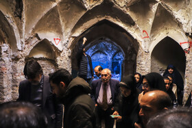 بازدید خبرنگاران از تداوم مرمت حمام تاریخی «باغ له‌له» با حضور شهردار کرمان