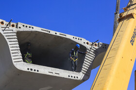 بازدید خبرنگاران از پروژه آغاز نصب سگمنت در آخرین چپگرد پروژه تقاطع غیر همسطح «شهدای خلبان» با حضور شهردار کرمان