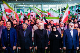 محمدصادق معتمدیان، فاطمه مهاجرانی و محمدرضا عارف در مراسم چهلم جانباختگان ناآرامی‌های دی ماه