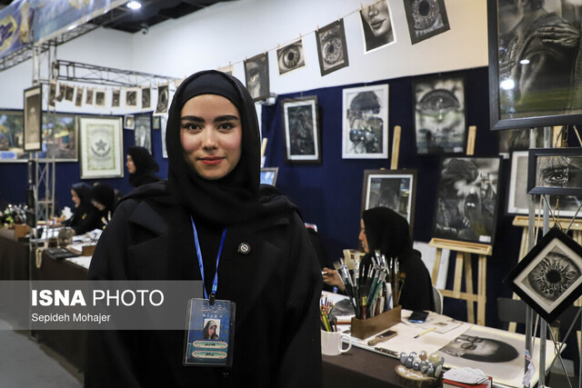 حضور فعال جمعی از هنرمندان افغانستان در نمایشگاه قرآن و عترت مشهد