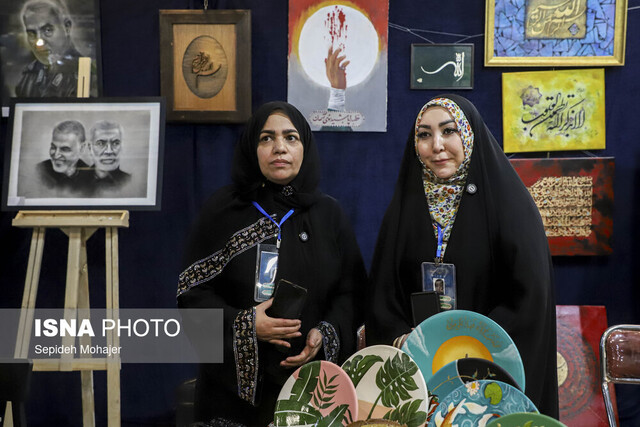 حضور فعال جمعی از هنرمندان افغانستان در نمایشگاه قرآن و عترت مشهد