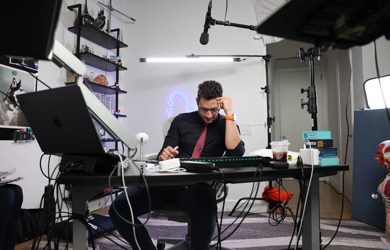 اینفلوئنسری؛ سلاح جدید دانشمندان علیه شبه‌علم