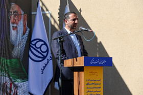 اکبر رضی‌زاده، شهردار منطقه یک اصفهان در آیین بهره‌برداری از نخستین مرکز نوآوری صنایع دستی و خلاق بانوان اصفهان در خانه تاریخی روغنی 