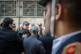 کیانوش گرامی، بازیگر در مراسم ختم مرحوم عنایت بخشی