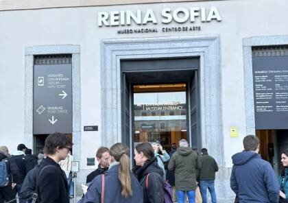 اخراج توریست‌های حامل پرچم اسرائیل از موزه اسپانیا