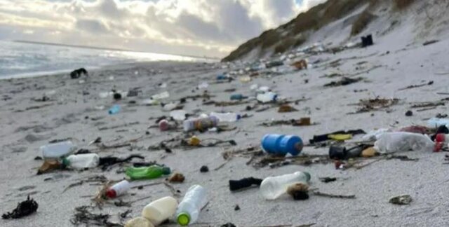 زباله‌های پلاستیکیِ دهه ۱۹۶۰ کانادا از ساحل بریتانیا سردرآوردند