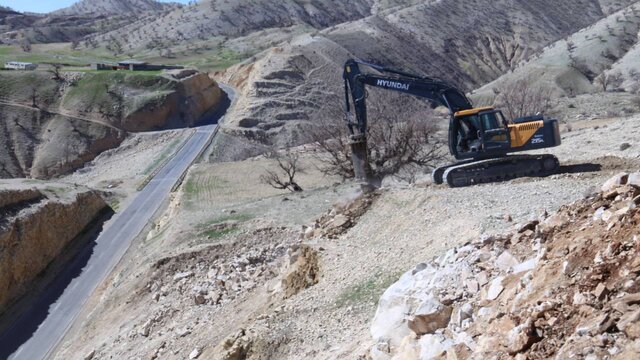 عملیات ایمنسازی محور پالایشگاه گاز ایلام برای پیشگیری از حوادث جادهای