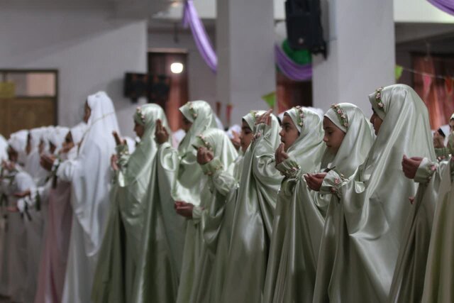 برگزاری جشن تکلیف ۱۵۰۰ دانش‌آموز ورامینی