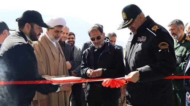 خدمات پلیس باید در دسترس و در شأن مردم باشد/ ساخت ۷۶۰ واحد مسکونی سازمانی در سمنان