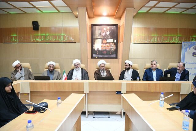 امام‌جمعه شیراز: برای مقابله با فتنه‌ها باید به سراغ به قرآن و عترت برویم