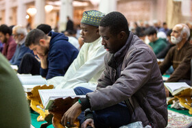 جزء خوانی قرآن کریم در حرم حضرت فاطمه معصومه(س)