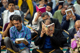 جزء خوانی قرآن کریم در حرم حضرت فاطمه معصومه(س)