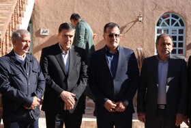 بازدید معاون برنامه و بودجه معاونت ریاست جمهوری از بزرگترین خانه خشتی جهان در رفسنجان