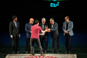 تقدیر از برگزیدگان با حضور سیدعباس صالحی، وزیر فرهنگ و ارشاد در آیین پایانی یازدهمین جشنواره بازی‌های ویدیویی ایران