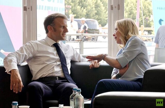 ماکرون به ملونی: در امور ما دخالت نکن!