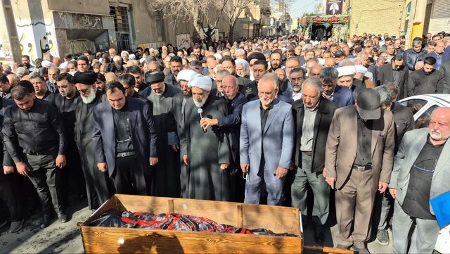 تشییع پیکر محمد قمی جانباز دفاع مقدس و نماینده سابق پاکدشت و ورامین در مجلس