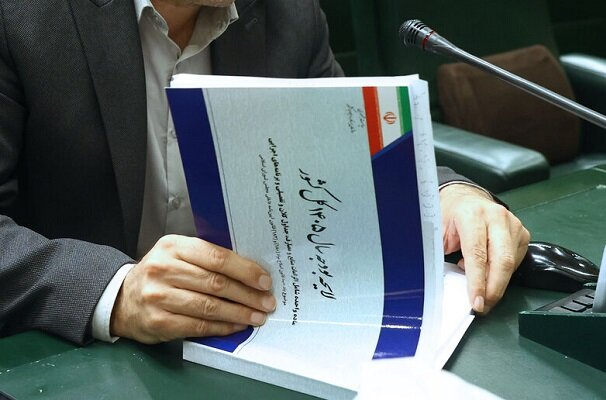 اخبار سیاسی ۲ اسفند؛ کمک میلیاردی رهبری به زندانیان نیازمند/واکنش عراقچی به ادعاهای ترامپ