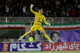 شادی پس از گل ادسون ماردن دروازه‌بان تیم چادرملو اردکان 