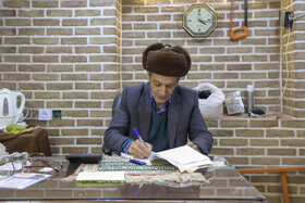 پیش از ورود پوشش‌های صنعتی مدرن، پاپاخ یکی از اصلی‌ترین راهکارهای بومی برای مقابله با شرایط سخت اقلیمی و سرمای زمستان بود.
