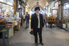 هر پاپاخ به‌دلیل استفاده از پوست طبیعی، بافت و فرم منحصربه‌فردی دارد و هیچ دو کلاهی کاملاً مشابه یکدیگر نیستند.
