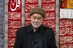 واژه «پاپاخ» ریشه‌ای ترکی دارد و به‌معنای کلاه پشمی است. این پوشش، قرن‌ها بخشی از پوشش روزمره مردان در شمال غرب ایران، به‌ویژه تبریز، بوده است.