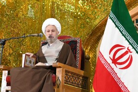 امام جمعه شیراز: آمریکا با ترساندن از فقر و ترویج فحشا علیه ایران عمل می‌کند