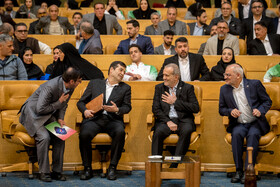  از راست  محسن حاجی‌میرزایی، رئیس دفتر رئیس جمهور، مسعود پزشکیان، رئیس‌جمهور، احمد دنیامالی، وزیر ورزش و غفور کارگری، رئیس کمیته ملی پارالمپیک در آیین تجلیل از مدال‌آوران پارالمپیک 