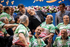 مسعود پزشکیان، رئیس‌جمهور، احمد دنیامالی، وزیر ورزش و غفور کارگری، رئیس کمیته ملی پارالمپیک در آیین تجلیل از مدال‌آوران پارالمپیک 