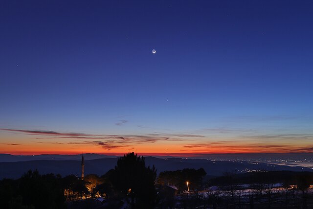 ماه و سیاره‌ها در گرگ‌ومیش زمستانی