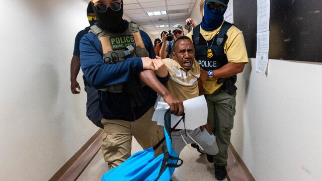 دولت ترامپ مهاجران اخراجی را به یک بازداشتگاه مخفی آفریقایی فرستاده است