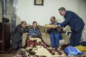 تجلیل از «برجعلی شیرزاد» توسط مهرداد رضازاده مدیرکل مدیرکل راه آهن شمال در منزل شخصی اش