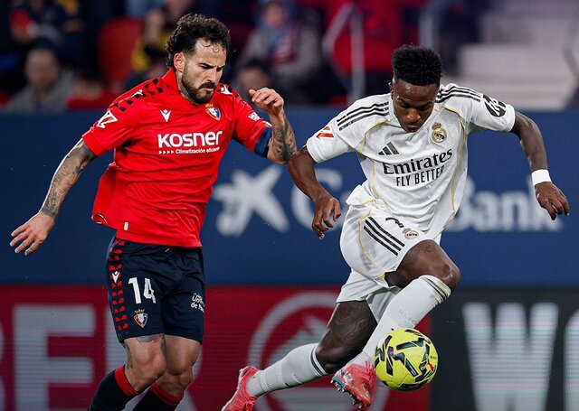 رئال صدر لالیگا را به بارسلونا تعارف زد