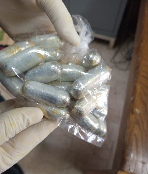 کشف حدود یک کیلو کوکائین بلعیده شده توسط مسافر در فرودگاه امام