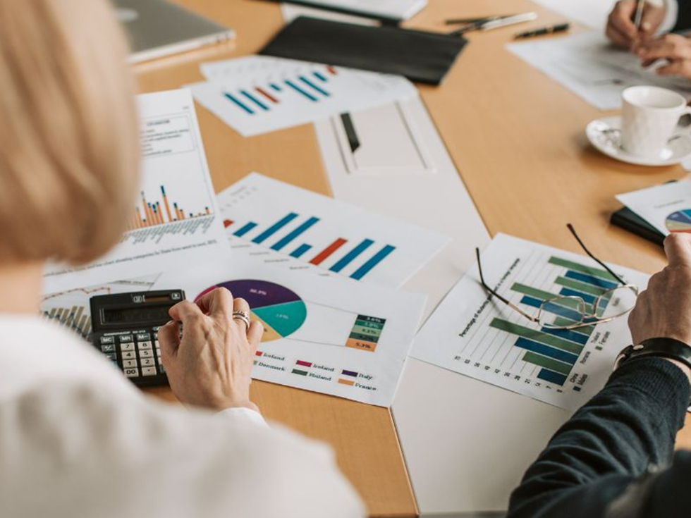 ۳ کار که واحد مالی برندهای بزرگ انجام می دهند